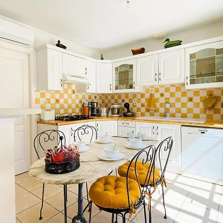 Superbe De Plain-pied Avec Parking Et Jardin *