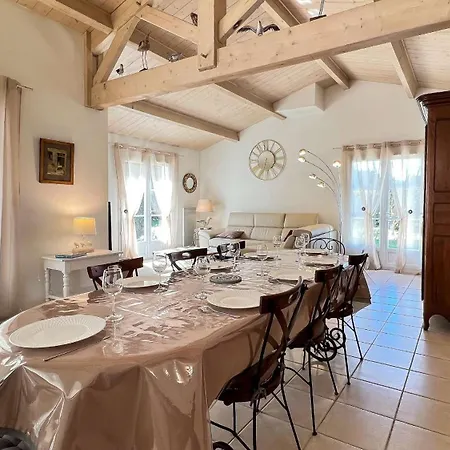 Villa Superbe De Plain-pied Avec Parking Et Jardin *