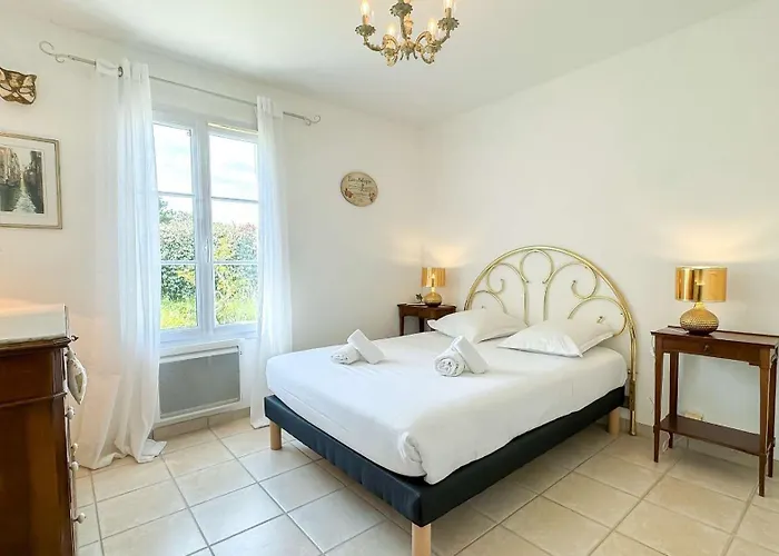 Superbe De Plain-pied Avec Parking Et Jardin * Sainte-Marie-de-Re