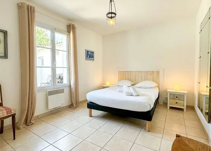 Villa Superbe De Plain-pied Avec Parking Et Jardin